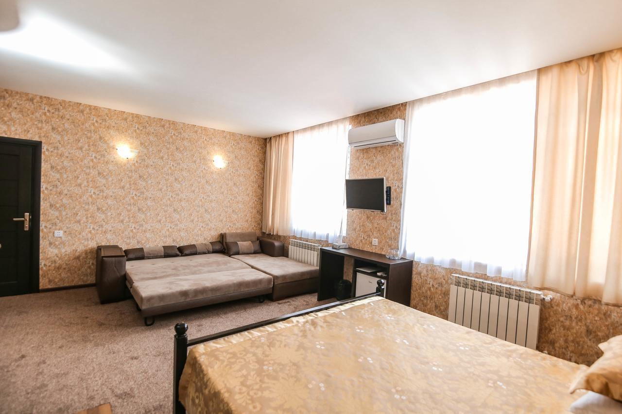 Evim Otel Zaqatala Buitenkant foto